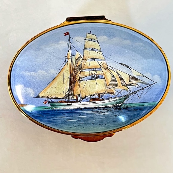 Staffordshire Enamels Pill Box - Picture 14 of 16